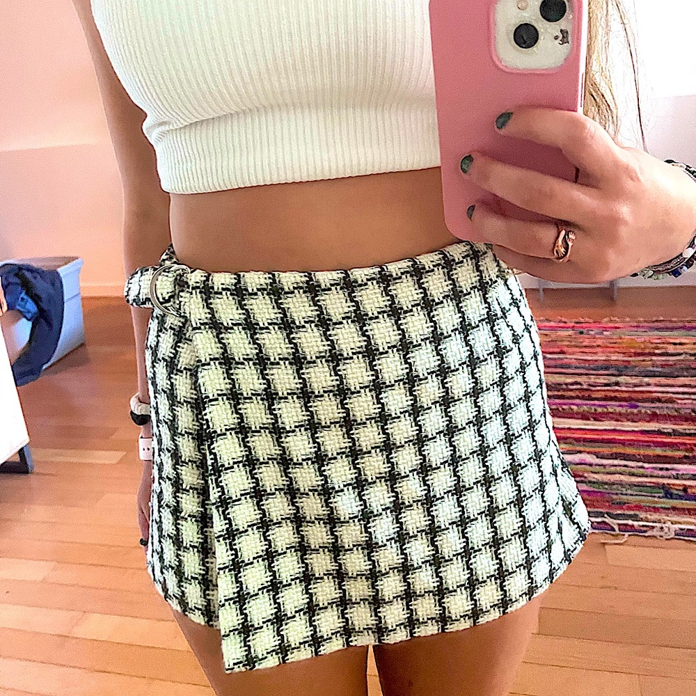 Mini white and black plaid skort